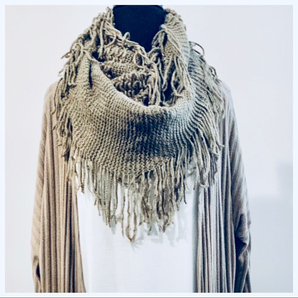 Paris fringe style infinity scarf - Picture 2 of 7